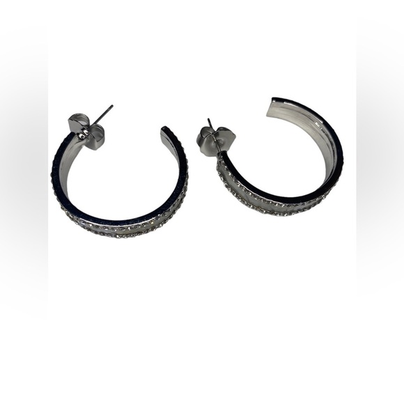 White Shell white Austrian crystal hoop earrings - Picture 11 of 11